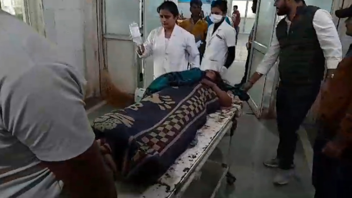 प्रेम प्रसंग में हत्या: घर के बाहर सो रही मां-बेटी को युवक ने मारी गोली, महिला की मौके पर मौत