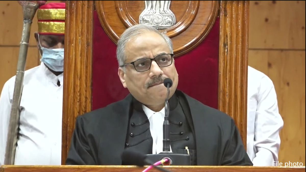 अधिकारी बॉलीवुड स्टार नहीं: हाईकोर्ट के चीफ जस्टिस ने पुलिस अधिकारियों को लगाई कड़ी फटकार, कहा- रोज फोटो छप रही, लेकिन काम में बरत रहे लापरवाही