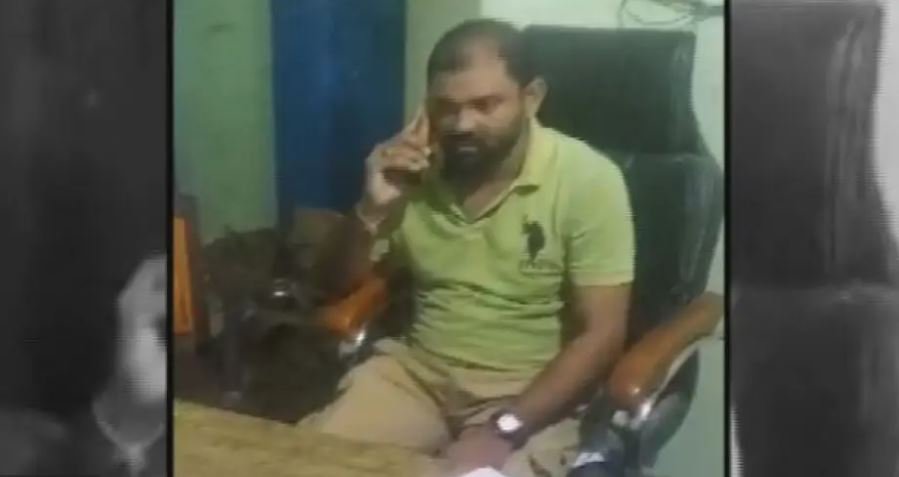विधवा से बलात्कार और निजी वीडियो प्रसारित करने के आरोप में पंचायत आपूर्ति सहायक गिरफ्तार