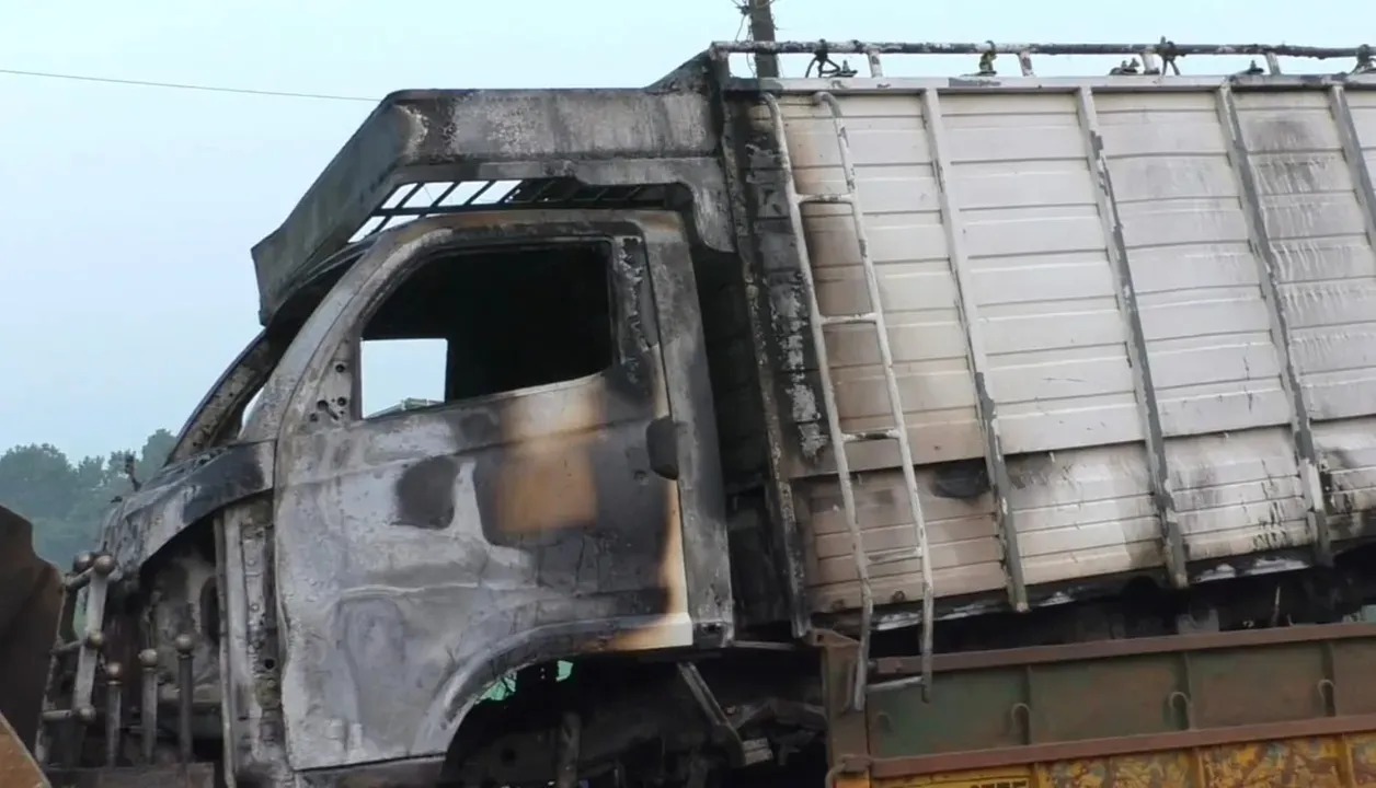 ओडिशा : मयूरभंज में मवेशियों से भरी वैन पलटी, जिंदा जली एक गाय