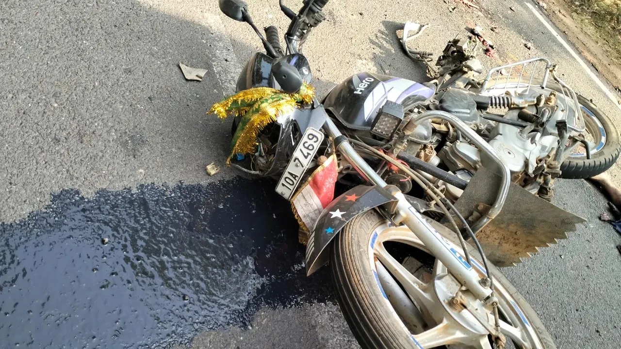 ओडिशा : कोरापुट में ट्रक ने मोटरसाइकिल को मारी टक्कर, चार लोगों की  मौत