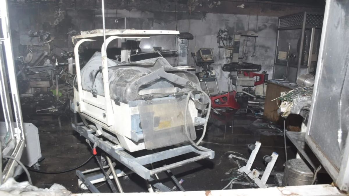 Jhansi Medical College Fire : झांसी मेडिकल कॉलेज में कैसे भड़की आग? खिड़की तोड़कर बाहर निकाले गए नवजात, चश्मदीदों ने बताया आंखों देखा हाल, रेस्क्यू का भी Video आया सामने