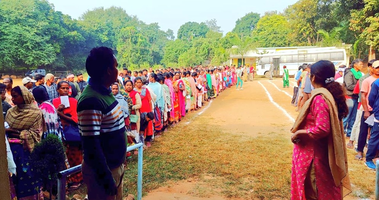 Jharkhand Voting Percentage: झारखंड में वोटरों का जोश हाई; दोपहर 1 बजे तक 46% मतदान, गुमला ने बढ़ाया लोकतंत्र का मान