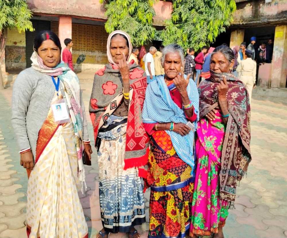 झारखंड विधानसभा चुनाव: दोपहर 1 बजे तक 47.92% मतदान, सबसे अधिक पाकुड़ जिले में 53.83 फीसदी वोटिंग तो सबसे कम धनबाद में 33.96% पड़े वोट