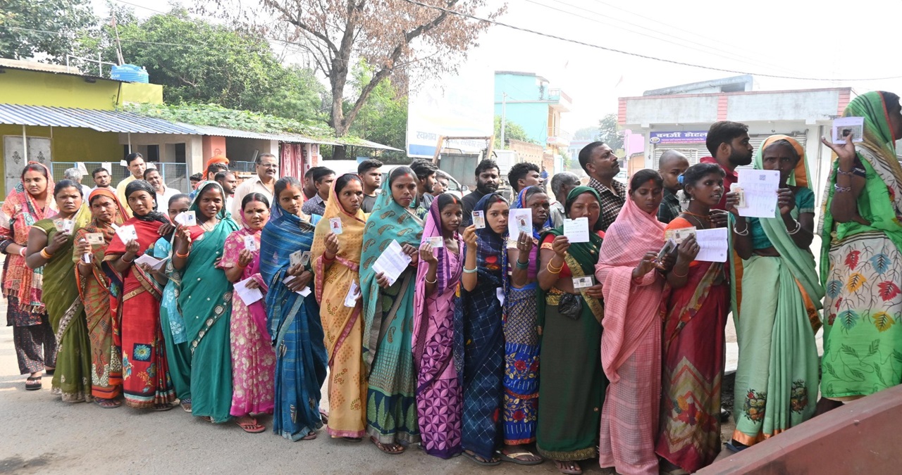 Jharkhand 1st Phase Election: रांचीवासी मतदान करने में सबसे पीछे, नक्सल प्रभावित इलाकों में बंपर वोटिंग