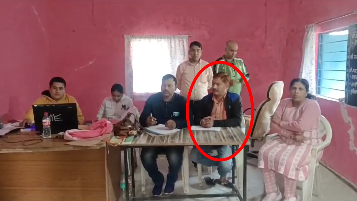 पंचायत सचिव गिरफ्तार: लोकायुक्त ने घूस लेते रंगे हाथों दबोचा, इस काम के बदले मांगी थी 21 हजार की रिश्वत