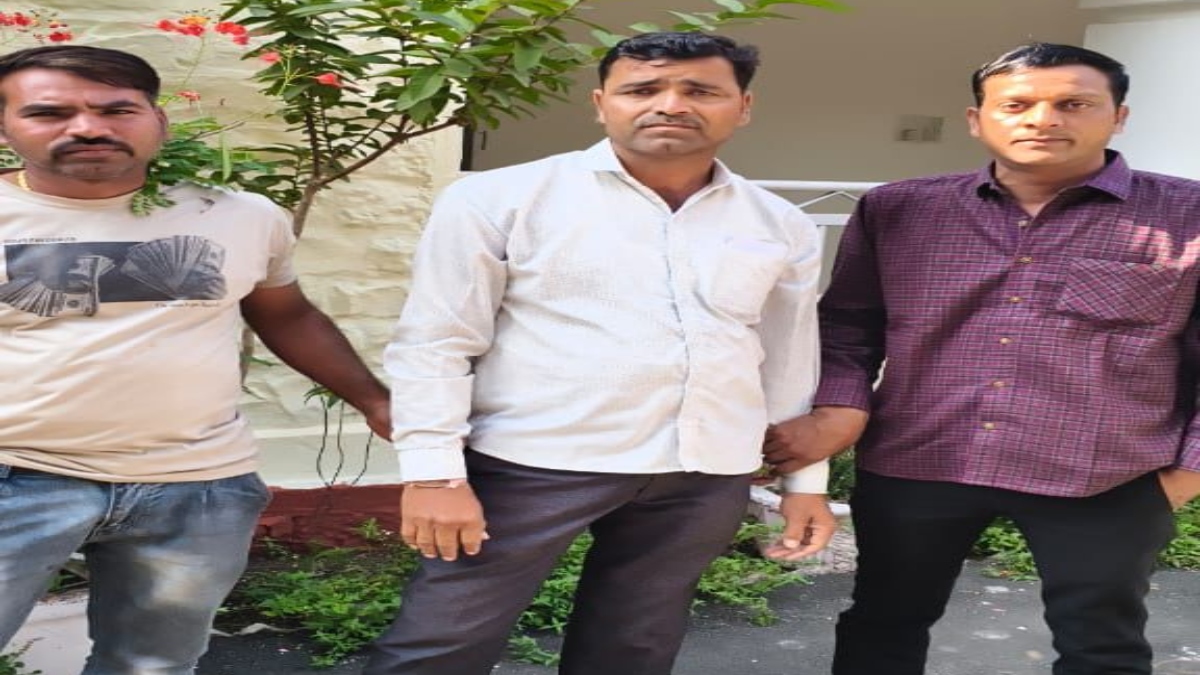 ASI के नाम पर रिश्वतखोरी: लोकायुक्त ने 30 हजार घूस के साथ एजेंट को रंगे हाथ दबोचा, पुलिसकर्मी को भी बनाया आरोपी
