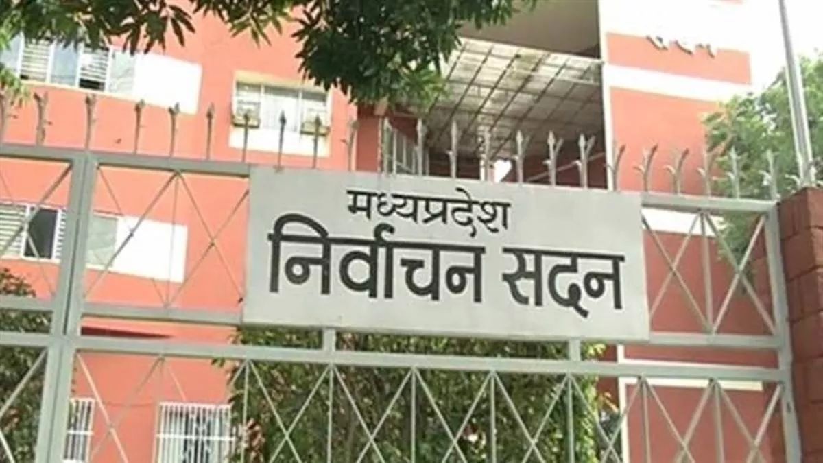 नहीं हटेंगे श्योपुर कलेक्टर: EC ने शिकायत को बताया तथ्यहीन, अब तक चुनाव आयोग को मिली 38 शिकायतें