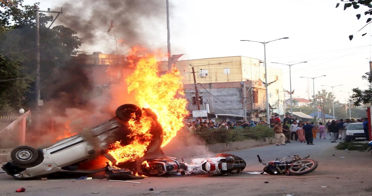 Manipur Violence: एक्शन में केंद्र सरकार; मणिपुर के लिए स्पेशल अधिकारी रवाना, शाह ने भी उठाया यह कदम