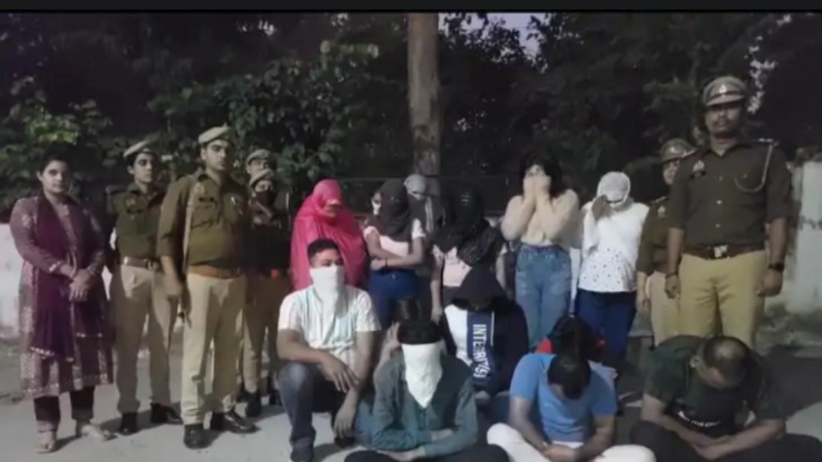 सेक्स रैकेट का पर्दाफाश: मसाज पार्लर के नाम पर चल रहा था जिस्मफरोशी का धंधा, 9 युवतियां समेत 16 गिरफ्तार