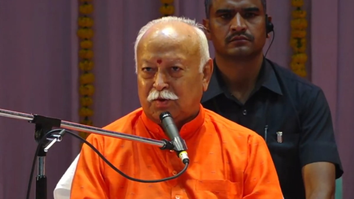 तीसरे विश्व युद्ध की संभावना! RSS प्रमुख मोहन भागवत का बड़ा बयान, कहा- पूरी दुनिया आत्मिक शांति के लिए भारत की ओर आशापूर्ण निगाहों से देख रही है
