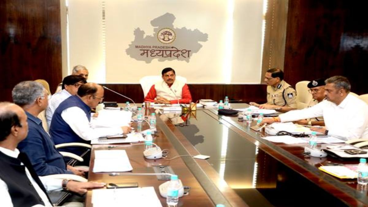 साइबर ठगी रोकने एमपी के हर जिले में बनेंगे साइबर थाने: CM डॉ मोहन ने दिए निर्देश, कहा- नशे के नेटवर्क करें ध्वस्त, पुलिस को फ्यूचर रेडी होना होगा