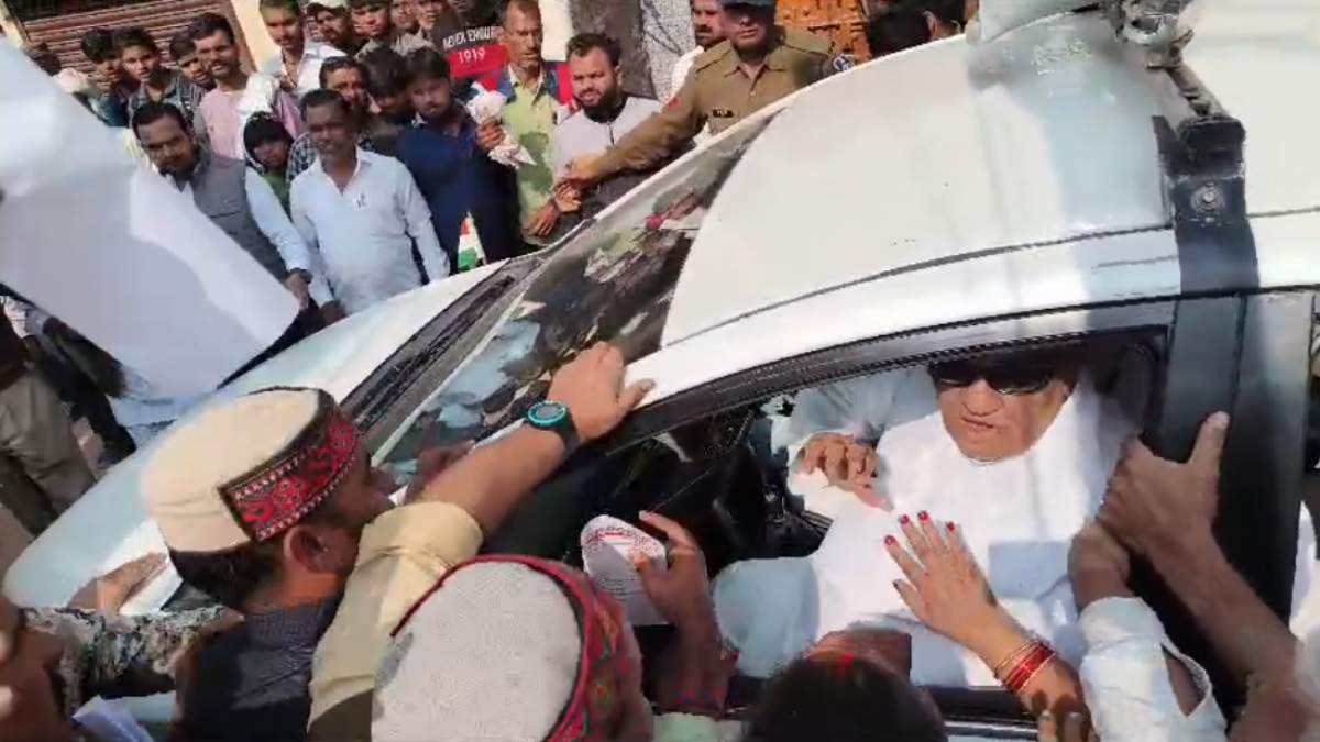 मुरैना पहुंचे मंत्री करण सिंह: ब्लास्ट पीड़ितों ने रोका, प्रशासन पर लगाए गंभीर आरोप, मुर्दाबाद के लगाए नारे