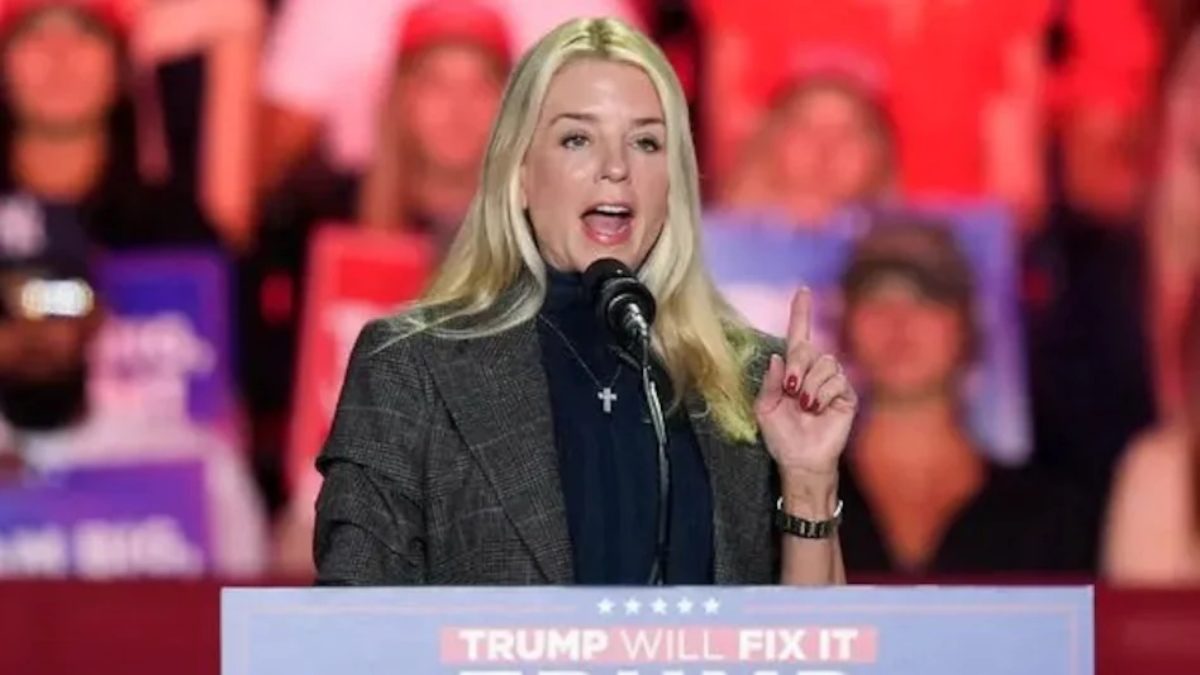 Pam Bondi: पैम बॉन्डी बनीं अमेरिका की नई अटॉर्नी जनरल, यौन उत्पीड़न के आरोप लगने के बाद मैट गेट्ज ने वापस लिया था अपना नाम