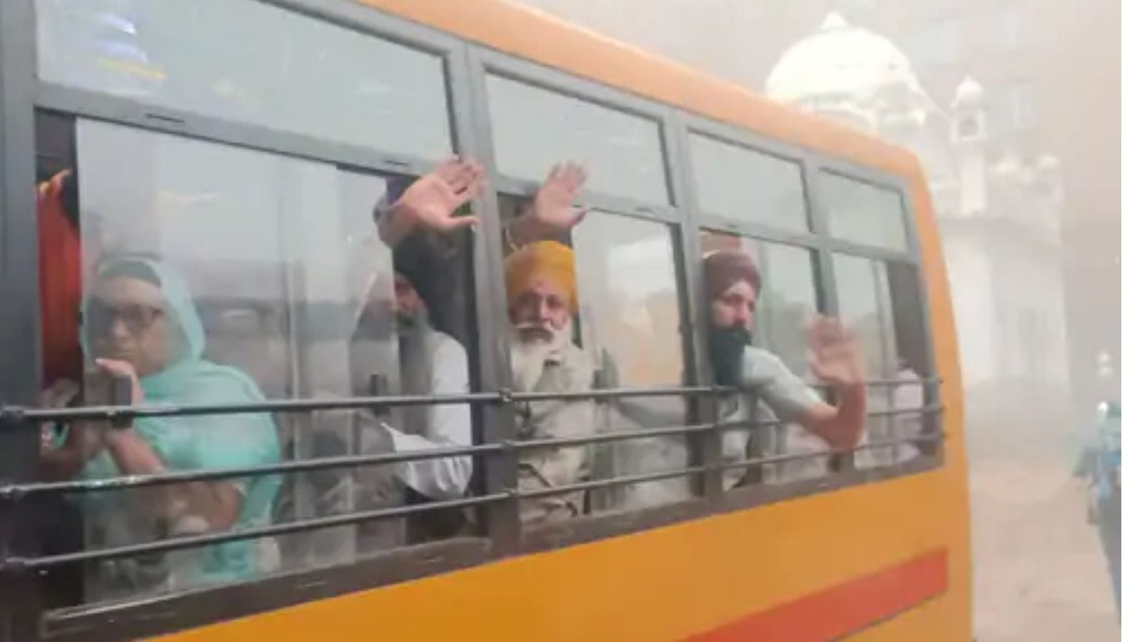 श्री गुरु नानक देव के प्रकाश पर्व मनाने 763 भारतीयों का  जत्था पाकिस्तान रवाना