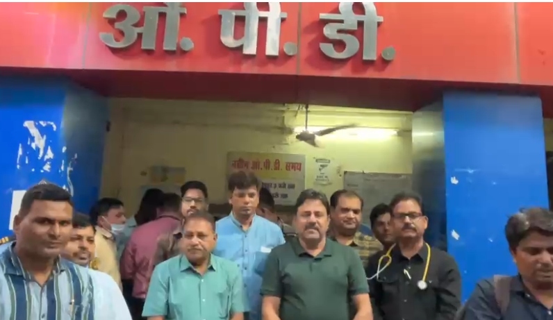 अस्पताल में ASI की पिटाई का मामला: दहशत में आए डॉक्टर, कलेक्टर-SP से लगाई सुरक्षा की गुहार, सेल्फ डिफेंस के लिए मांगी पिस्टल