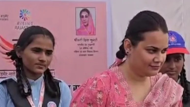 Rajasthan News: एक बच्ची के जवाब से IAS टीना डाबी हुईं खुश…