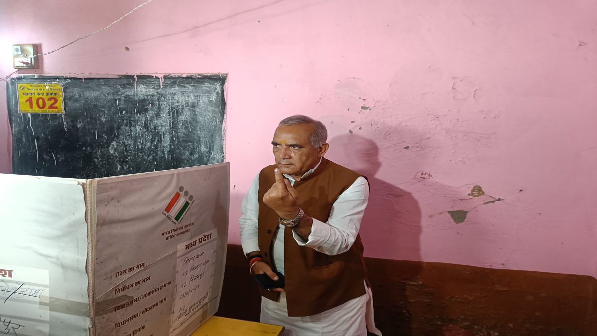 MP By-election 2024: बीजेपी प्रत्याशी रामनिवास रावत नजरबंद, मंत्री ने जीत का किया दावा, विजयपुर में सुबह 9 बजे तक इतने प्रतिशत हुआ मतदान