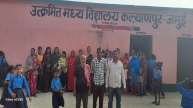 Bihar News: जमुई में शिक्षक और शिक्षिका ने पेरेंट्स मीटिंग में अभिभावकों को बुलाने का अपनाया अनोखा तरीका, वीडियो हुआ वायरल
