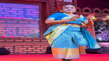 Bihar News: सोनपुर मेले में महिला IAS ने अपने नृत्य से बांधा समां