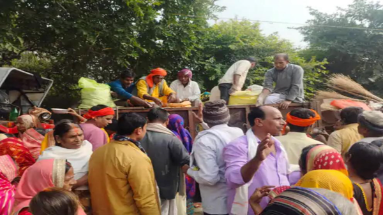 Bihar News: बक्सर के नुआंव गांव पहुंची पंचकोशी परिक्रमा, मूली-सत्तू को प्रसाद के रूप में किया गया ग्रहण