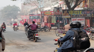 Bihar News: गोपालगंज में 48 घंटे के अंदर सड़क किनारे लगे होल्डिंग और बैनर होंगे साफ- सीओ 