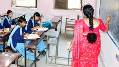 Bihar Teacher News: रात में ट्रेनिंग से भागने वाले शिक्षकों पर लगेगा अर्थ दंड, जेब से भरने होंगे 7200 रुपये