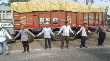 Bihar News: बिहटा में बनने वाले अंतरराष्ट्रीय हवाई अड्डा निर्माण कार्य में लगा ग्रहण, जमीन अधिग्रहण के विरोध में लोगों ने निकाला मानव श्रृंखला 
