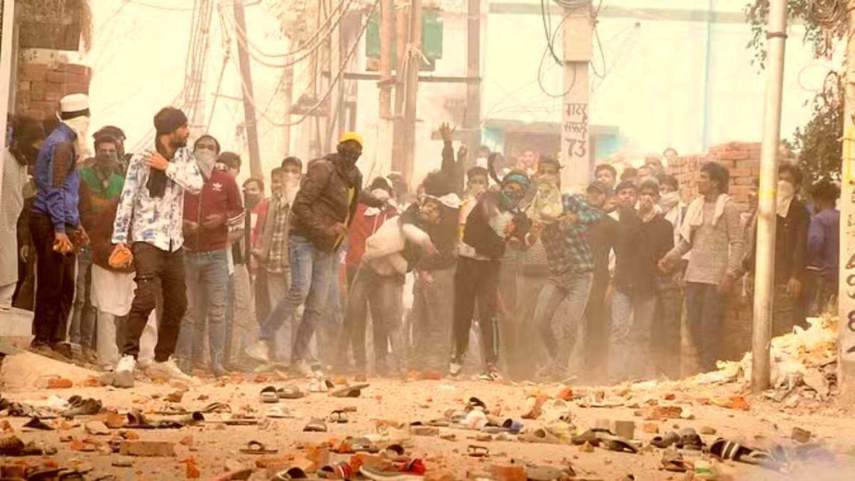 Sambhal Violence: संभल हिंसा को लेकर संत समिति का बड़ा आरोप, कहा- देश को दंगे में झोंकने में सपा विधायक और सांसद लिप्त