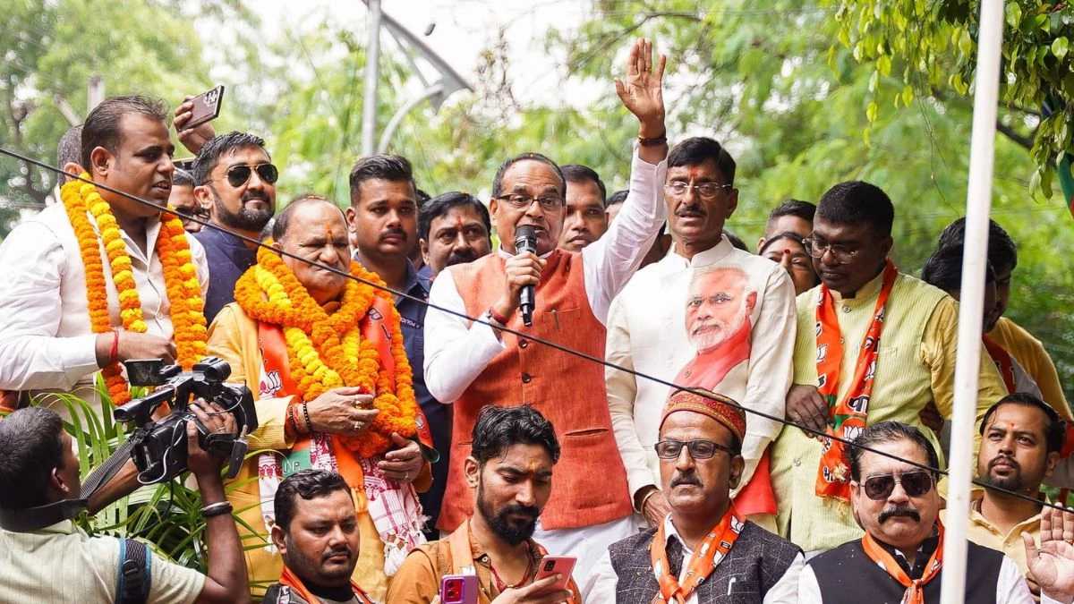 ‘मैं बहुत मीठी स्मृतियां लेकर…’, झारखंड से वापसी से पहले शिवराज सिंह चौहान ने Jharkhand के लोगों की जमकर की तारीफ, कहा- आपके अद्भूत स्नेह और प्यार के लिए हमेशा ऋणी रहूंगा, देखें वीडियो
