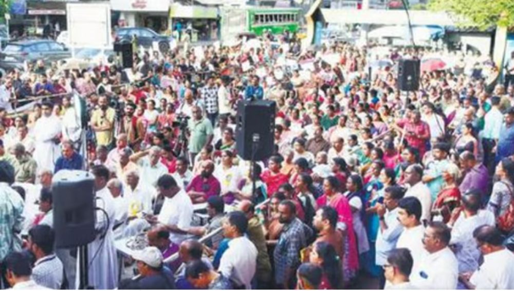 MP-Jharkhand के बाद केरल पहुंचा ‘लैंड जिहाद’, एर्नाकुलम में 600 परिवार को जमीन से बेदखल करने का दिया नोटिस, 33 दिन से भूख हड़ताल पर बैठे ग्रामीण