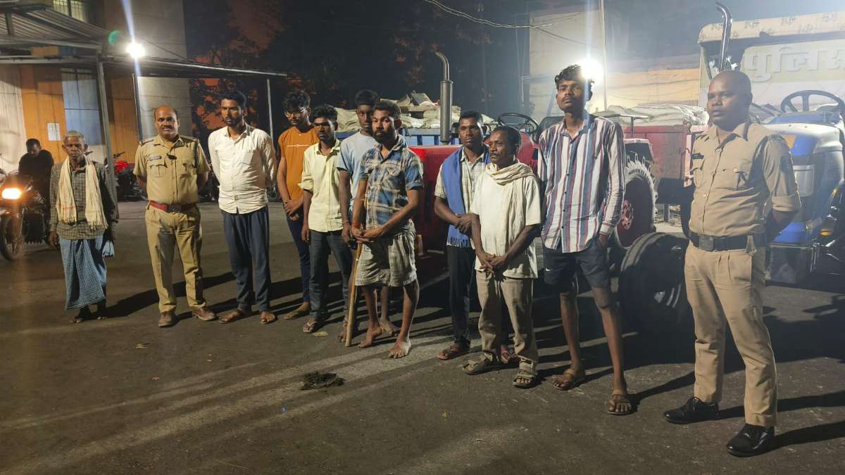 जेटवर्क कंपनी के बैचिंग प्लांट में चोरी करने वाले गिरोह का भंडाफोड़, पुलिस ने कंपनी के ही 9 कर्मचारियों को किया गिरफ्तार, 400 बोरी सीमेंट समेत 55 हजार नगद और दो ट्रैक्टर जब्त