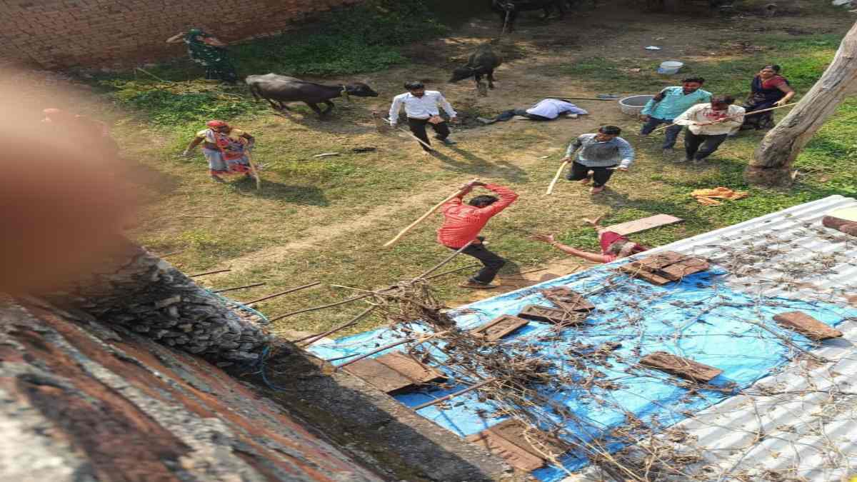 जमीनी विवाद में चले लाठी डंडे और धारदार हथियार, 6 लोग घायल, एक की मौत