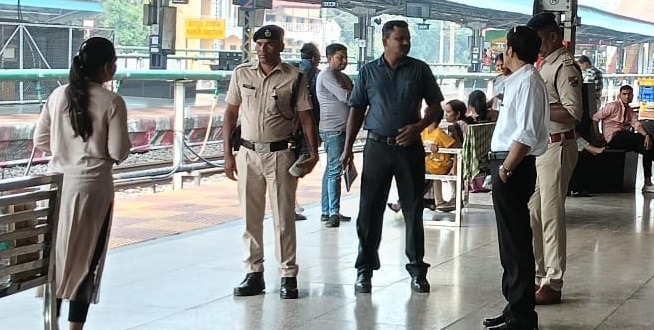 सरप्राइज चेकिंग में बिलासपुर से रायपुर पहुंचे RPF डीआईजी, कमर्शियल के काम में दिया दखल ? अब आरपीएफ कह रही दुकान बंद करो!