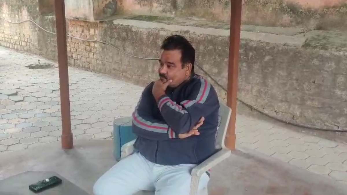 मतदान से पहले रिटर्निंग अधिकारी को हटाया, अब मीडिया के सामने छलका दर्द, कहा- कोई आरोप सिद्ध कर देता तो…