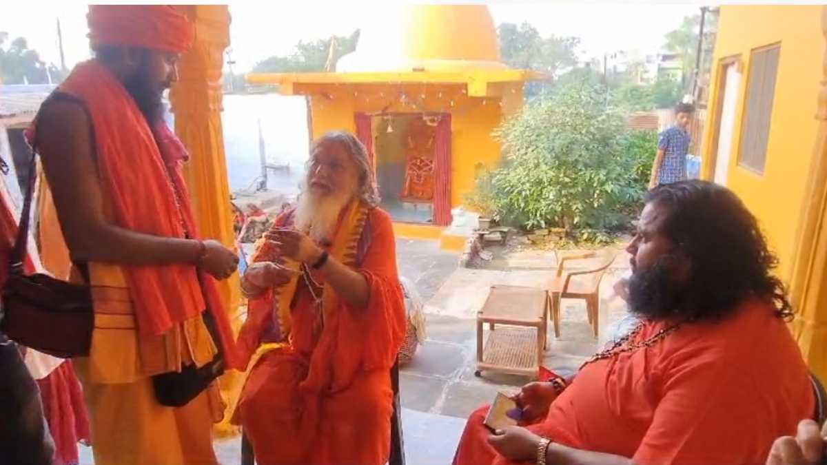 कुंभ में मुस्लिमों के प्रवेश को लेकर धीरेंद्र शास्त्री के समर्थन में उतरे आनंद महाराजः बोले- गैर हिंदुओं की एंट्री पर रोक नहीं तो हमें मक्का मदीना जाने की आजादी दीजिए