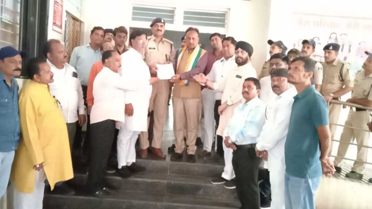 अपराध और विवादित घटनाओं पर कांग्रेस ने किया पुलिस कमिश्नर कार्यालय का घेराव, निष्क्रियता का लगाया आरोप, ज्ञापन सौंप की कार्रवाई की मांग