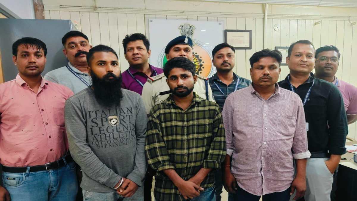साइबर ठगी के खिलाफ पुलिस की बड़ी कार्रवाई: पश्चिम बंगाल और दिल्ली समेत 4 राज्यों में मारा छापा, अंतरराज्यीय ठगों को किया गिरफ्तार