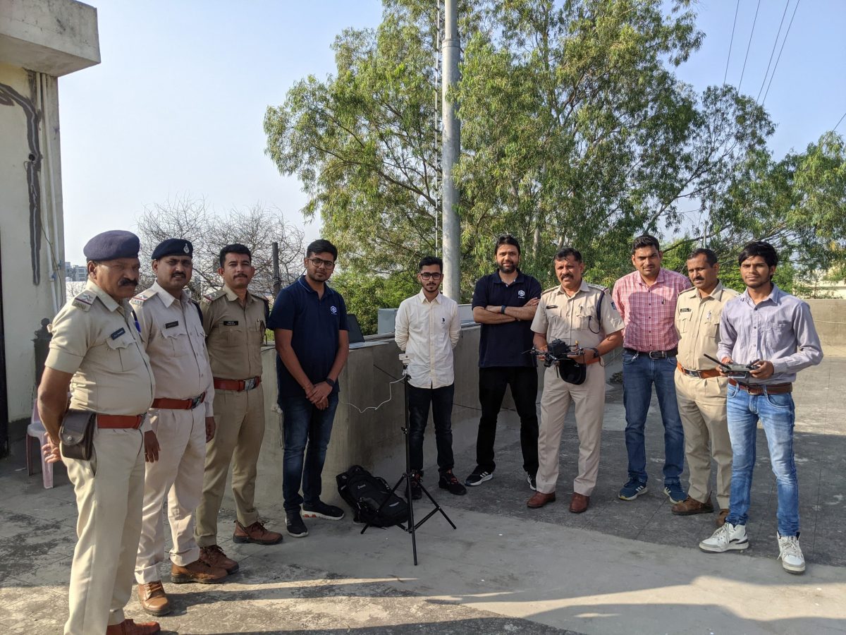 इंदौर में Anti Drones System का सफल परीक्षण, 1 किलोमीटर में उड़ रहे संदिग्ध ड्रोन को देखते ही कर देगा अलर्ट, देश में पहली बार कंपनी के साथ पुलिस ने किया ट्रायल