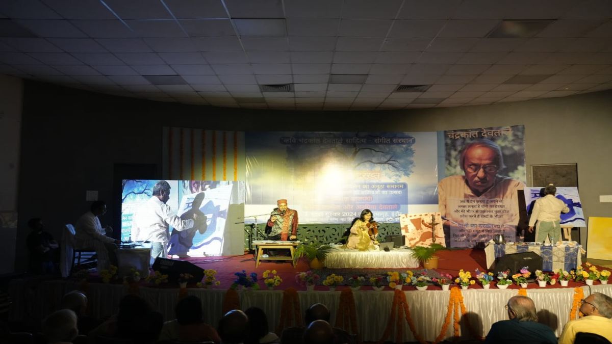 कला का अनोखा संगम: चंद्रकांत देवताले की कविताओं का ‘पानी का दरख़्त’ उत्सव बना सांस्कृतिक इतिहास का हिस्सा, साहित्यकार, संगीत प्रेमी और कलाकार हुए शामिल