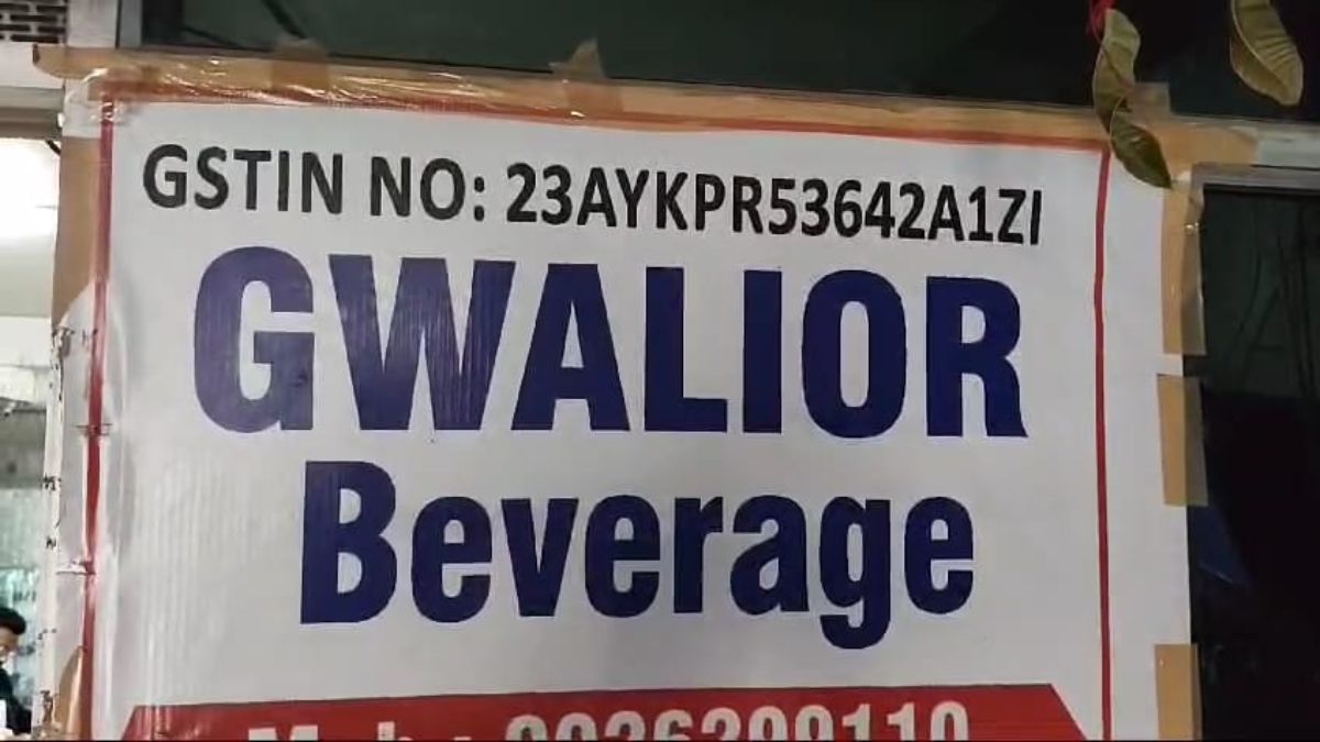 मिनरल वाटर पीने वाले सावधान! मुंबई हाईकोर्ट के आदेश पर नकली फैक्ट्री पर रेड, खाली व भरी बिसलरी बोतल सहित 1 करोड़ की मैन्युफैक्चरिंग यूनिट सील