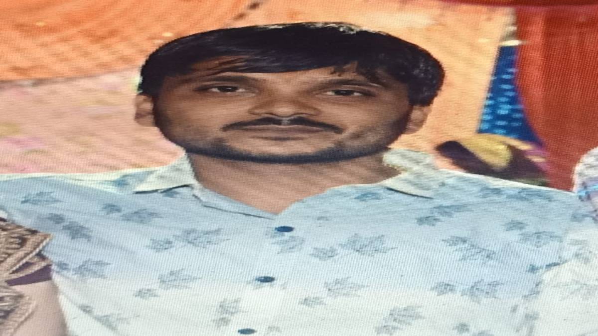 युवक की आत्महत्या का मामलाः फरार आरोपी पर दो हजार का इनाम घोषित, मोबाइल चैट में हुआ था खुलासा