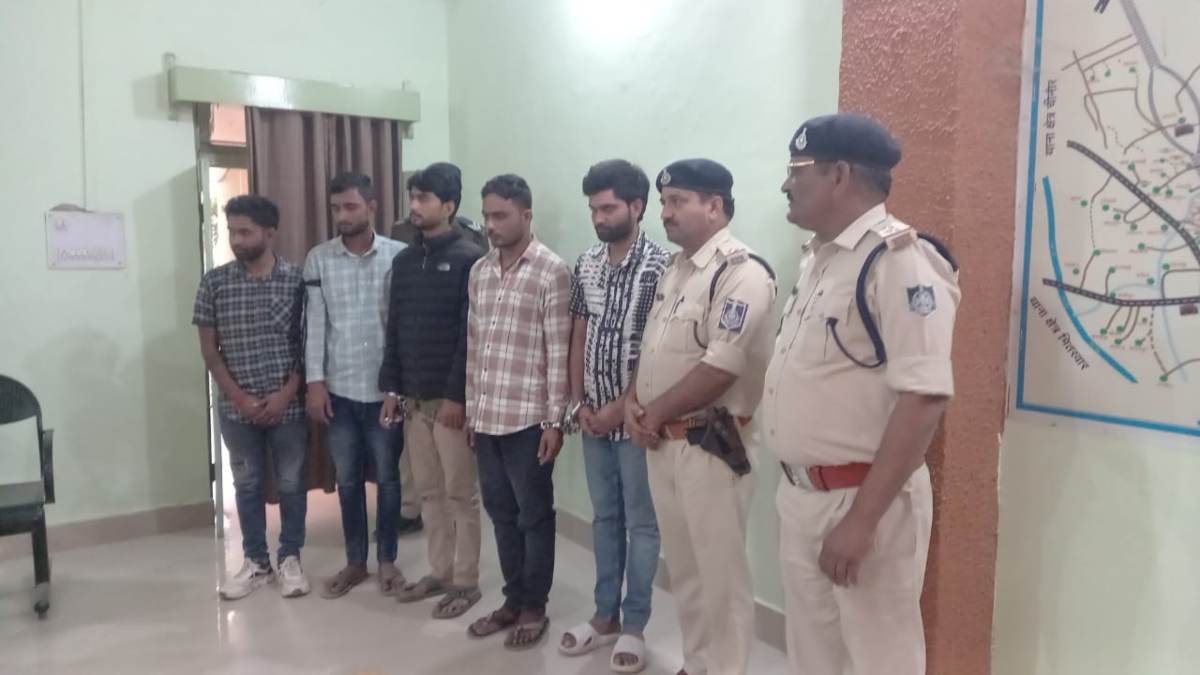 गोलीकांड के 5 आरोपियों को पुलिस ने दबोचा: दिल्ली भागने की फिराक में थे बदमाश, इस वजह से युवक के घर में की थी फायरिंग