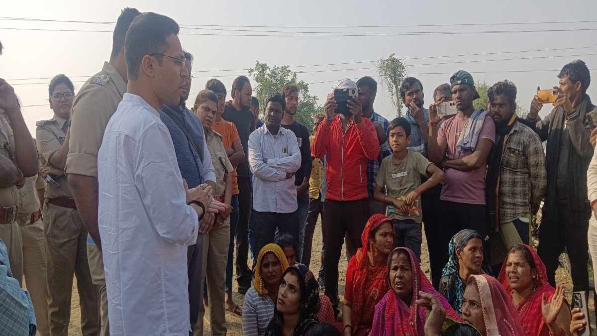 Harda Fire Cracker Factory Blast: पीड़ितों की न्याय यात्रा को कलेक्टर-SP ने रोका, नुकसान की भरपाई के लिए CM से मिलने जा रहे थे सभी