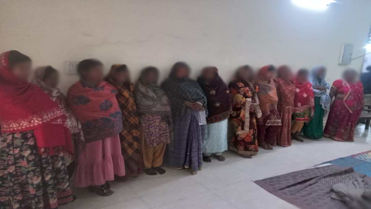 राम कथा में भक्त बनकर आई महिला, गले से पलक झपकते ही पार कर दी सोने की चेन, पुलिस ने किया अंतर्राज्यीय गैंग का पर्दाफाश, 13 महिलाओं से लाखों का माल बरामद