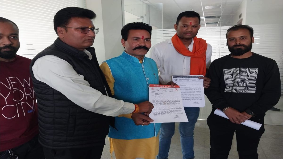 धीरेंद्र शास्त्री को कथित धमकी का मामलाः संस्कृति बचाओ मंच ने मौलाना अब्दुल रिजवी के खिलाफ FIR दर्ज करने पुलिस कमिश्नर को सौंपा ज्ञापन