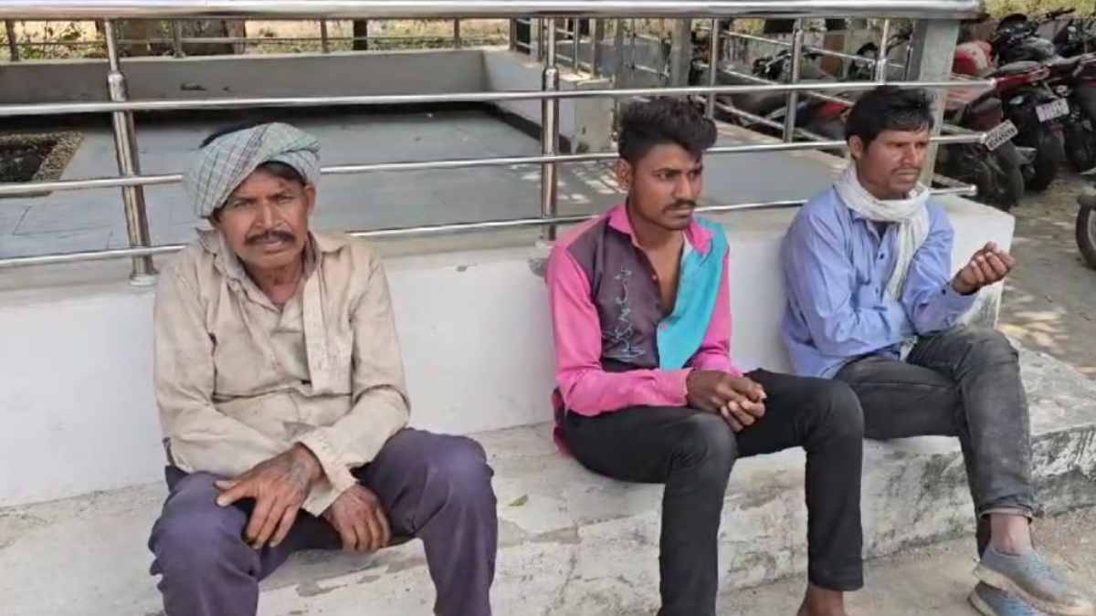 परिवार को लूटने आए 25 डकैत: हथियार के बल पर बनाया बंधक, नकदी, जेवरात और मवेशियों को लेकर हुए फरार