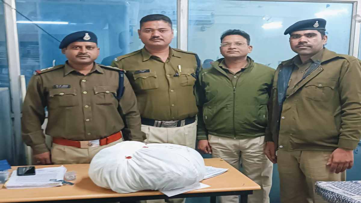 MP में नशे के खिलाफ ताबड़तोड़ कार्रवाई: भोपाल और इंदौर से 42 लाख की ब्राउन शुगर के साथ तीन आरोपी गिरफ्तार, एक पिस्टल भी बरामद