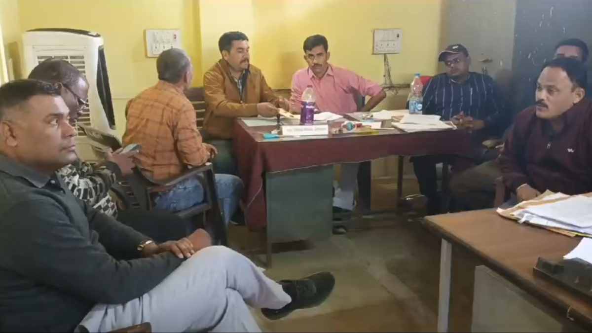 लोकायुक्त की बड़ी कार्रवाई: सरपंच से 11 हजार की रिश्वत लेते पकड़ाया सचिव, निर्माण कार्य के भुगतान के लिए मांगी थी रिश्वत