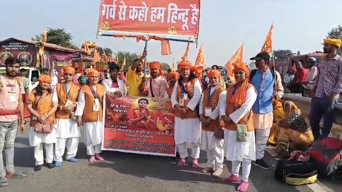 सनातन हिंदू एकता पदयात्रा में महिलाएं भी हुई शामिल, घर-घर जा कर लगाए ‘हिंदू जाग जाओ भगवा लहराओ’ के नारे